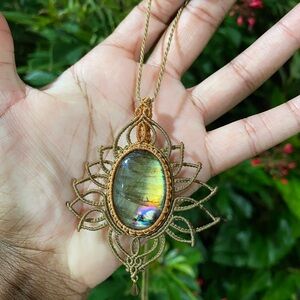 Lotus Macrame Necklace with Labradorite Stone